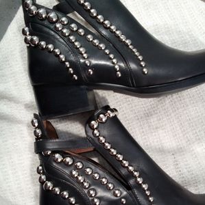 Gorgeous Jeffrey Campbell studded boots. Size 7 . New amazing style.